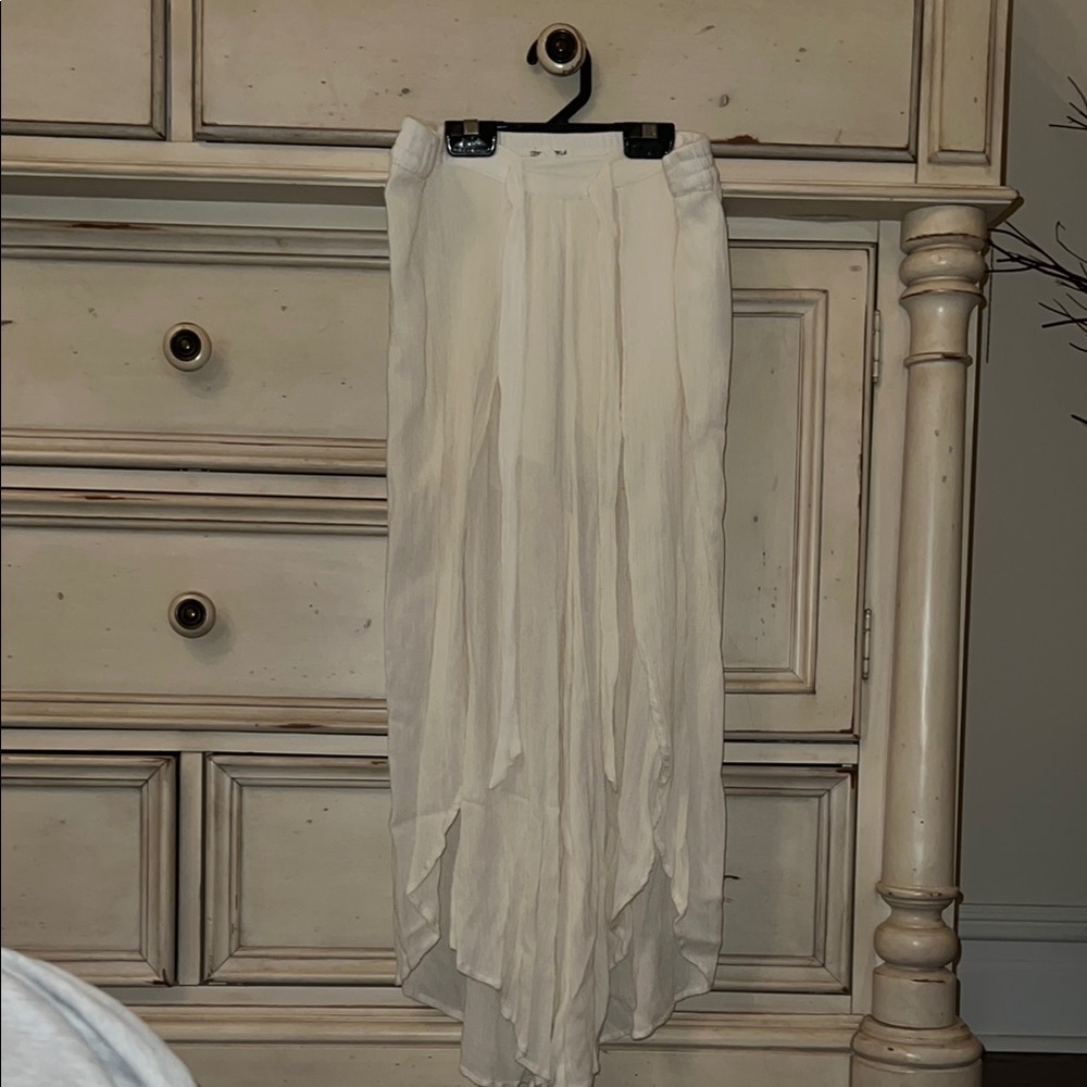 Elegant White Women's Short-Pants